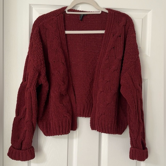 moon & madison Burgundy (or maroon) Cable-Knit Cropped Cardigan. - Picture 6 of 12